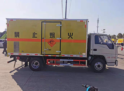 老河口爆破器材运输车技术升级与安全合规新趋势